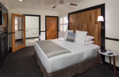 Golden Rectangle Hotel | The Hideaway
