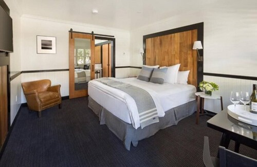 Golden Rectangle Hotel | The Hideaway