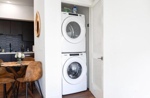 Hollywood Apartment | The Hollywood Highline 2 bed Apt WITH FREE PARKING in Hollywood