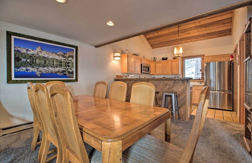 Mammoth Lakes House | The Mammoth Lodge by Hiking, Lakes, Skiing & More!
