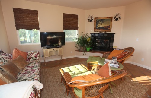 Malibu Apartment | The Mermaid House - Getaway - Surfers Heaven - 28 Day Minimum rental