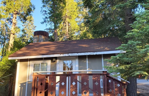 Twin Peaks Cabin | The Pinecone Cottage at Twin Peaks Lodge