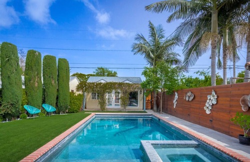 South Wrigley Condo | The Pool House