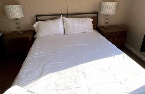 Westlake Apartment | The Retreat You're Looking For | Queen Studio!