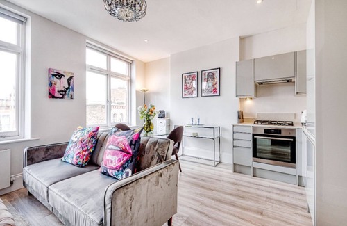 Hampstead Condo | The Village Vixen Hampstead - by Out of Office Lifestyle