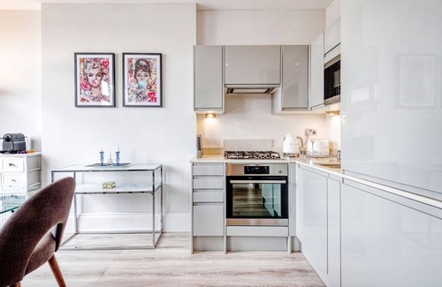 Hampstead Condo | The Village Vixen Hampstead - by Out of Office Lifestyle
