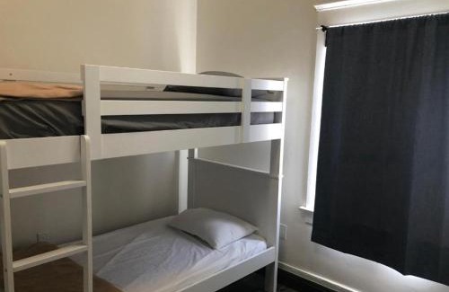 Greater Wilshire - Hancock Park Hostel | The Wilshire Metro