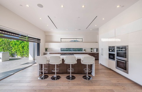 Greater Wilshire - Hancock Park House | This is new construction, 4,100 sqf house with 5 spacious bedrooms