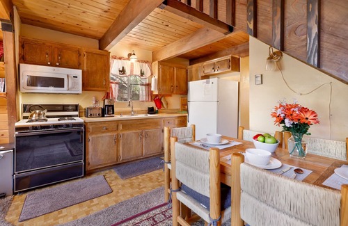 Moonridge Cabin | Three Bears Resort Cabin at Big Bear Lake