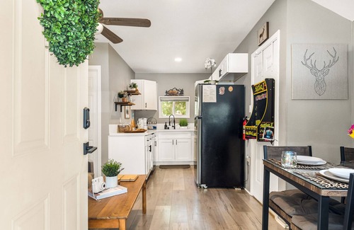 Crestline Cabin | Tiny cottage,Hot tub. Lake. Fire pit. Bbq