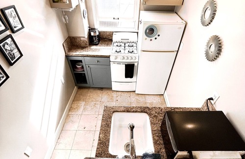 Beverly Hills Apartment | Top Floor Corner Unit