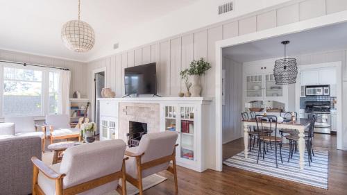 Village of La Jolla House | Topaz By AvantStay Adorable Cottage Walking Distance to Beach w Large Patio