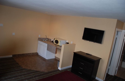 Midway District Hotel | Travelodge by Wyndham San Diego SeaWorld