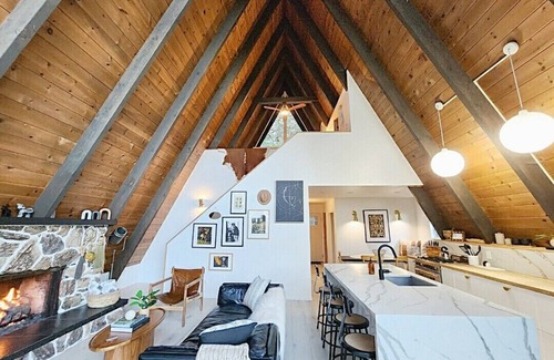 Lake Arrowhead Cabin | Tree-Frame A Treehouse A-Frame - Lake Access - Fenced Yard - AC