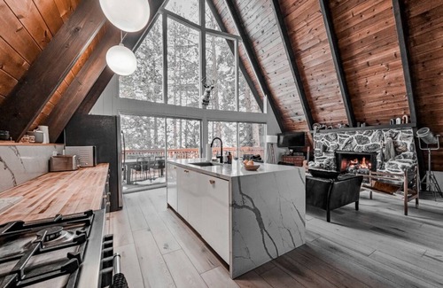 Lake Arrowhead Cabin | Tree-Frame A Treehouse A-Frame - Lake Access - Fenced Yard - AC