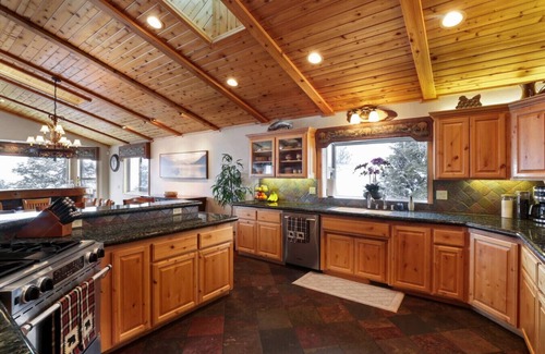 Upper Moonridge House | Treetop Oasis + Hot Tub + Lake Views +EV + A/C