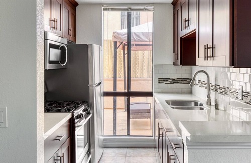 Hollywood Hills West Apartment | Trendy Hollywood 1BR w/Pool, walk to metro, restaurants, by Blueground