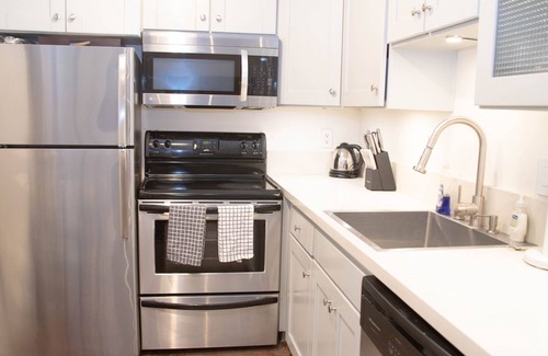 Historic Core Apartment | Trendy Loft with Private Patio in the Central Area of DTLA