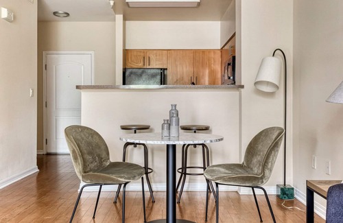 NoHo Arts District Apartment | Trendy North Hollywood 1BR w/Gym & Pool, near TJ & shops, by Blueground