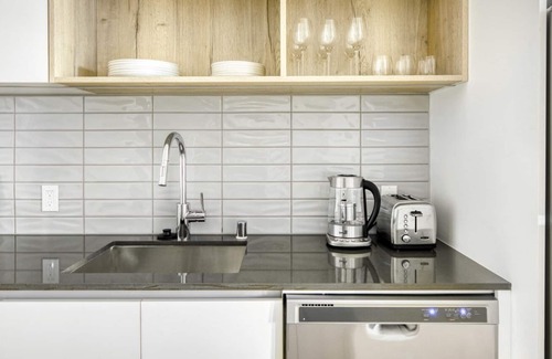 Silver Lake Apartment | Trendy Silverlake Studio w/ W/D, Pool & Gym, nr stadium, by Blueground