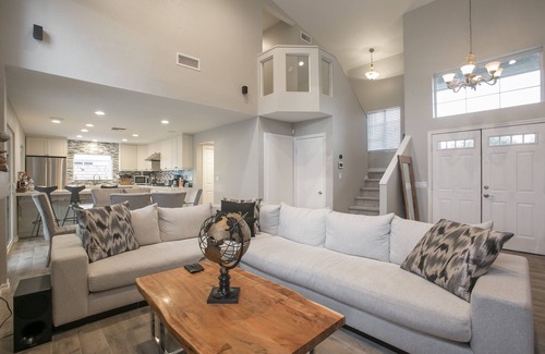 Indio House | "Tulip Play House"5 Bedrooms 3.5 bath Pool & Spa w/Built in BBQ, big side yard