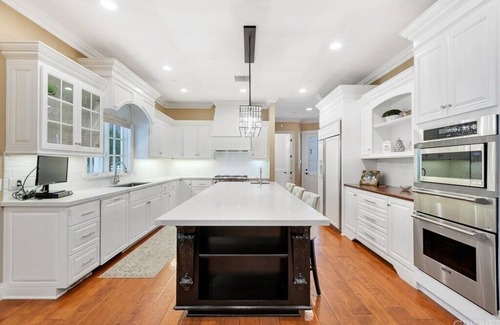 Chatsworth House | Ultra-Private Family Oasis. Dream Villa. Pool, Tennis, Turf Field & private lake