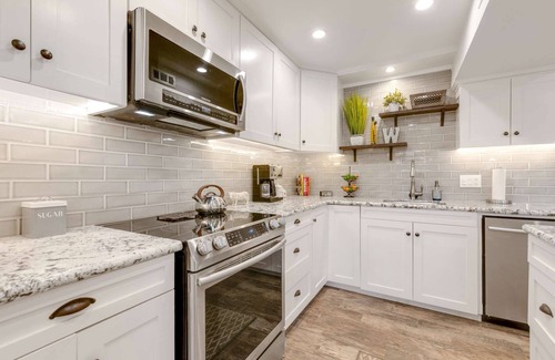 Palm Desert Condo | Updated Ideal Desert Getaway | Steps from Shops & Dining | Community Pool & Spa | Modern Amenities