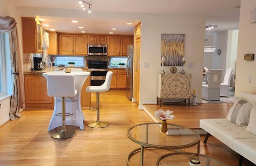 Mission Viejo House | Upscale family home w/heated pool- Near beaches/legoland/Disneyland!
