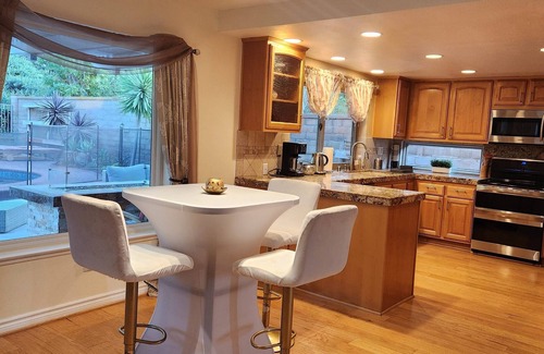 Mission Viejo House | Upscale family home w/heated pool- Near beaches/legoland/Disneyland!