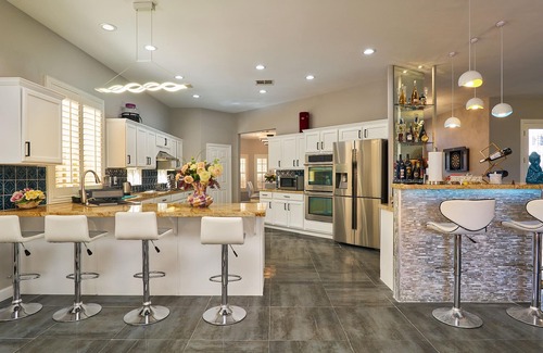 Palm Desert House | Upscale Quiet Luxury Living In Palm Desert! CLOSE to Shopping Golf ⛳️