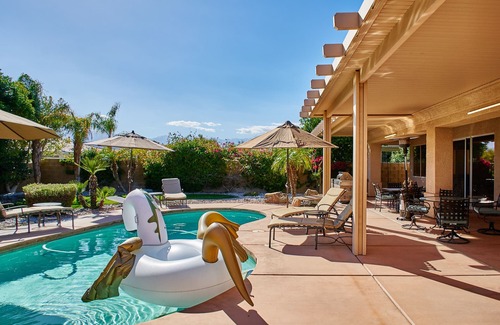 Palm Desert House | Upscale Quiet Luxury Living In Palm Desert! CLOSE to Shopping Golf ⛳️