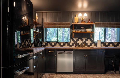 Idyllwild Cabin | Ursus by Freewyld | Cabin + Hot Tub Close to Town