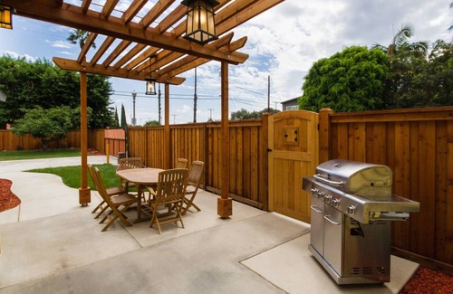 Anaheim Colony Historic District House | 149 m² Bungalow ∙ 3 bedrooms ∙ 9 guests