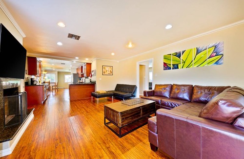Anaheim Colony Historic District House | 153 m² House ∙ 4 bedrooms ∙ 10 guests