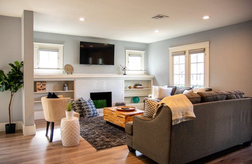 Anaheim Colony Historic District House | 154 m² House ∙ 4 bedrooms ∙ 10 guests