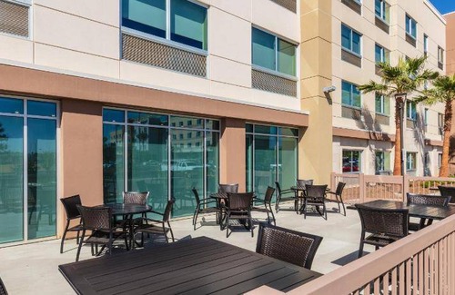 Moreno Valley Hotel | 48 m² Hotel ∙ 127 guests