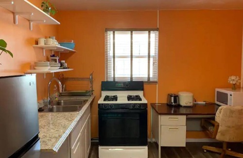 Hawthorne House | Vacation Home-Beaches, LAX Airport and Freeway405&105 nearby