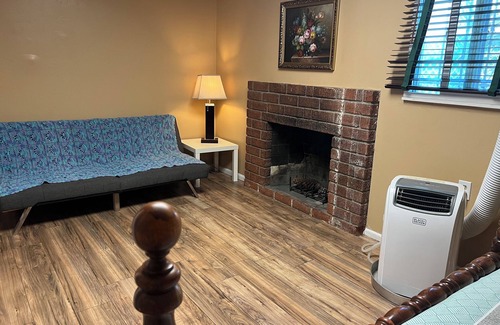 Hawthorne House | Vacation Home-Beaches, LAX Airport and Freeway405&105 nearby