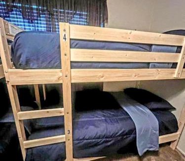 Van Nuys Hostel | Van Nuys Downtown Paradise