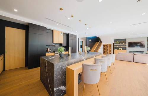 Sherman Oaks House | Varna Villa - Charming Sherman Oaks Retreat with Private Patio & Spa