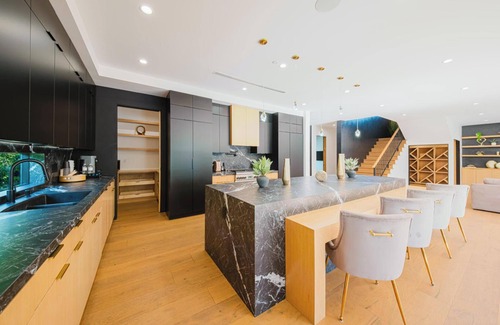 Sherman Oaks House | Varna Villa - Charming Sherman Oaks Retreat with Private Patio & Spa