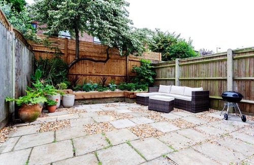 Sands End House | Veeve - Between Imperial Wharf and New Kings Road