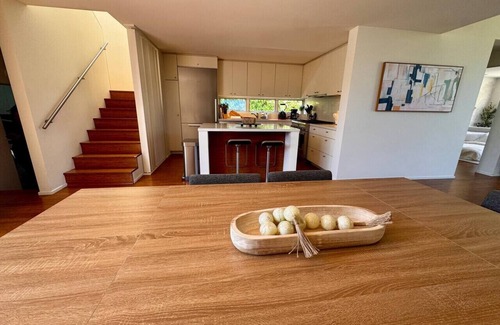 Venice House | Venice Walk Street Retreat | Jacuzzi & Lemon Tree
