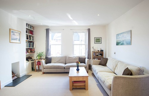 Nine Elms House | Victorian Riverside.