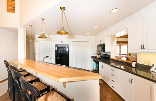 Olympic Valley House | Victory Place at Palisades - Stunning 5 BR with Private Hot Tub and Pool Table