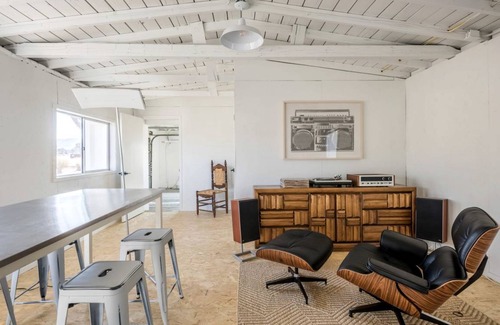 Pioneertown Villa | Villa ∙ 2 bedrooms ∙ 6 guests