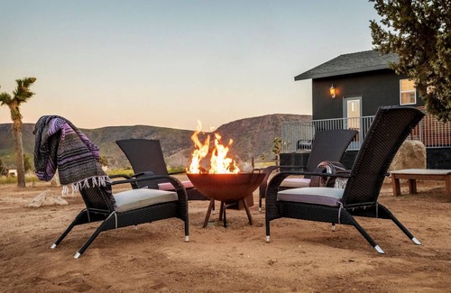 Pioneertown Villa | Villa ∙ 3 bedrooms ∙ 8 guests