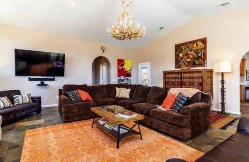 Pioneertown Villa | Villa ∙ 3 bedrooms ∙ 8 guests