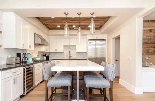 Corona del Mar House | Villa Acacia- Contemporary Vacation Home