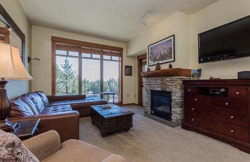Mammoth Lakes House | Village 2409